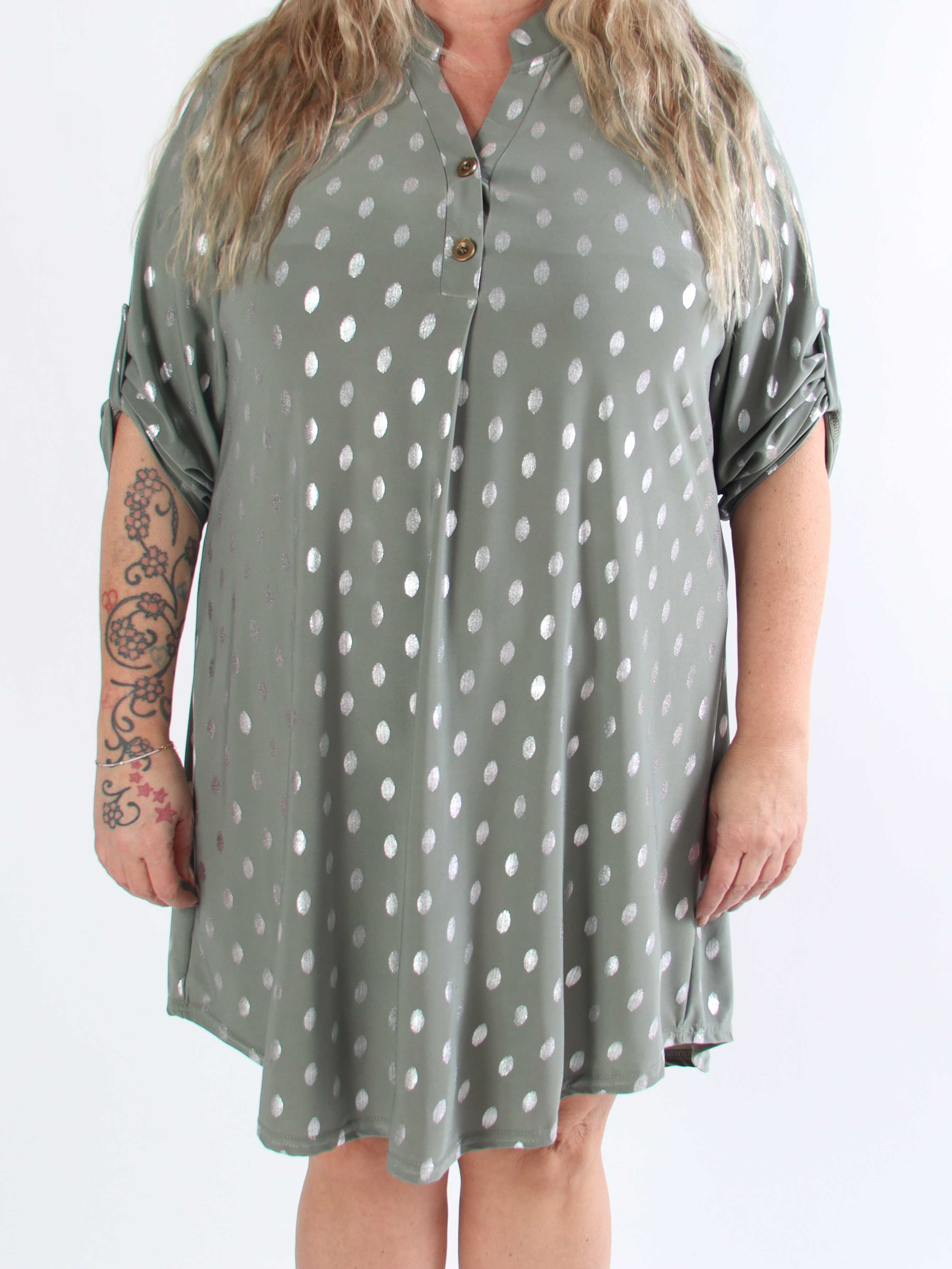 Ebba Silver Long - Elastisk plus size kjole med sølv prikker